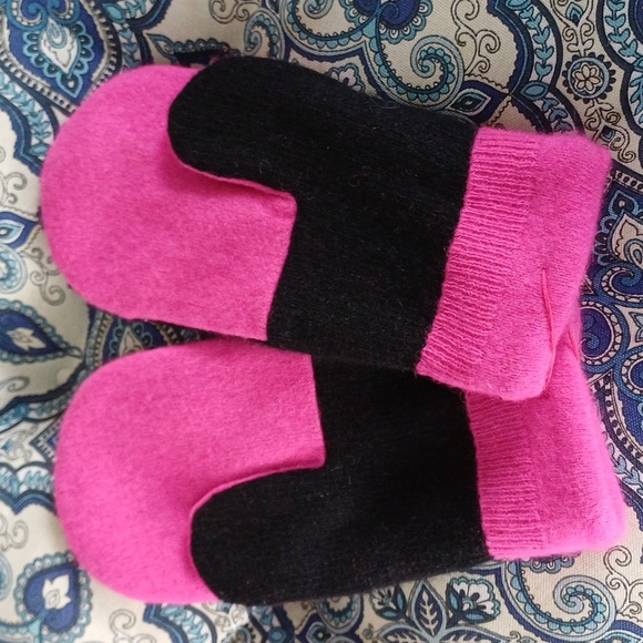 Ladies Large Mittens - Picture 2 of 3